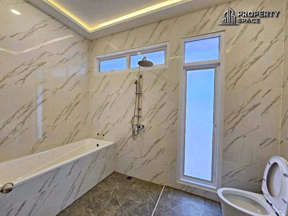 Luxury Newly Renovated 3 Bedroom Pool Villa In Panalee Banna Village For Sale Image 21