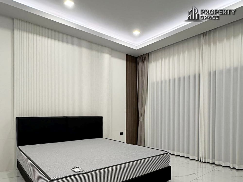 Modern 5 Bedroom Pool Villa In Secured Village In East Pattaya For Rent Image 14
