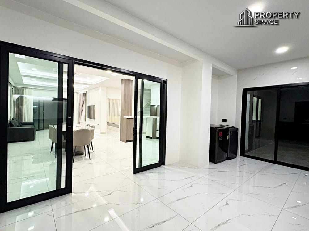 Modern 5 Bedroom Pool Villa In Secured Village In East Pattaya For Rent Image 11