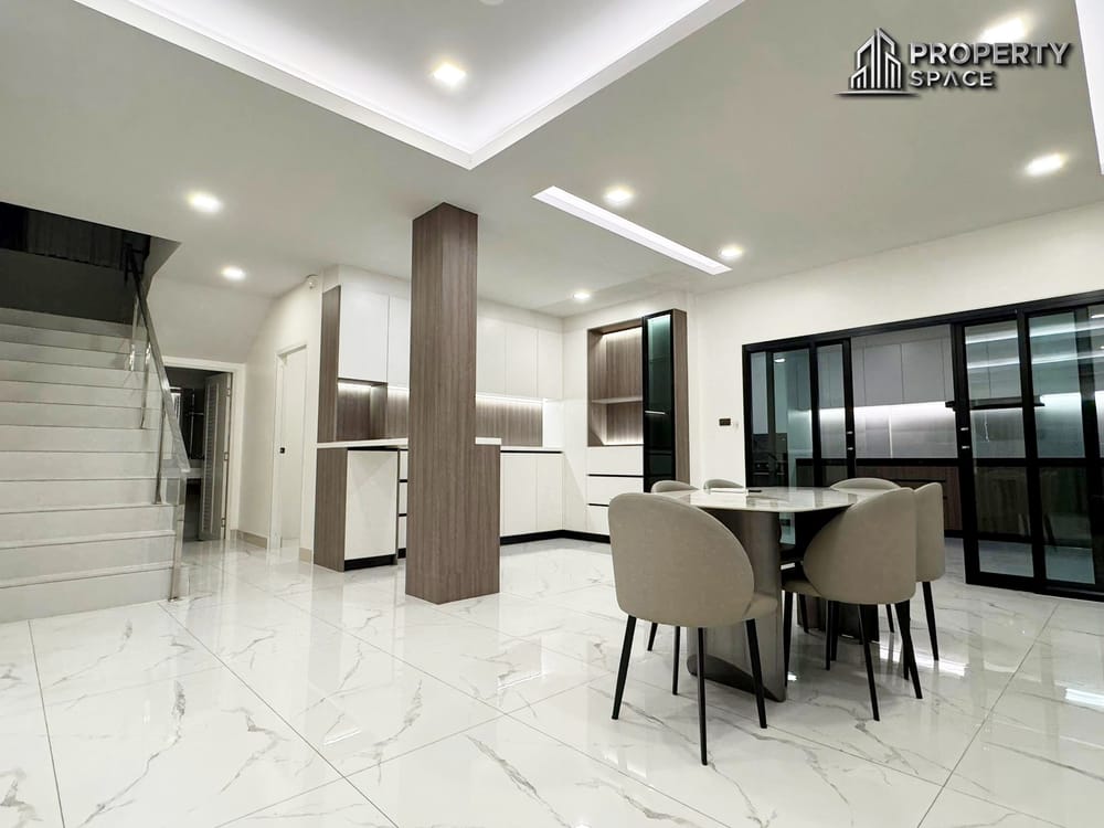 Modern 5 Bedroom Pool Villa In Secured Village In East Pattaya For Rent Image 6