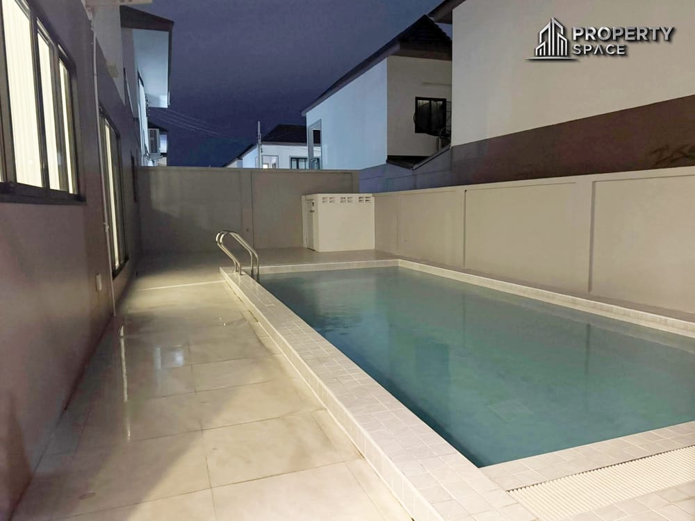 Modern 5 Bedroom Pool Villa In Secured Village In East Pattaya For Rent Image 3