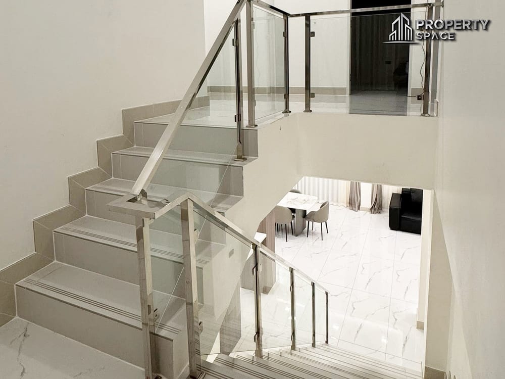 Modern 5 Bedroom Pool Villa In Secured Village In East Pattaya For Rent Image 12