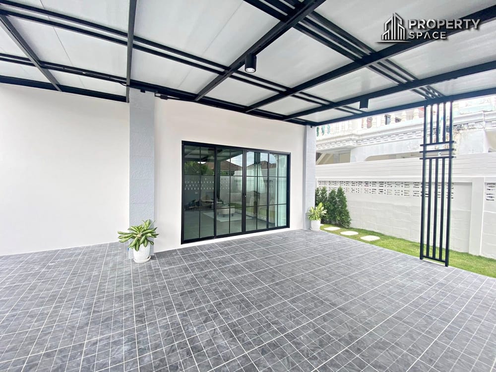 4 Bedroom Detached House In Soi Nern Plab Wan Pattaya For Sale Image 3