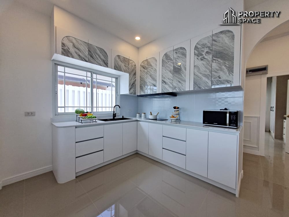 Brand New 3 Bedroom Pool Villa In East Pattaya Near Motorway No.7 For Sale Image 11