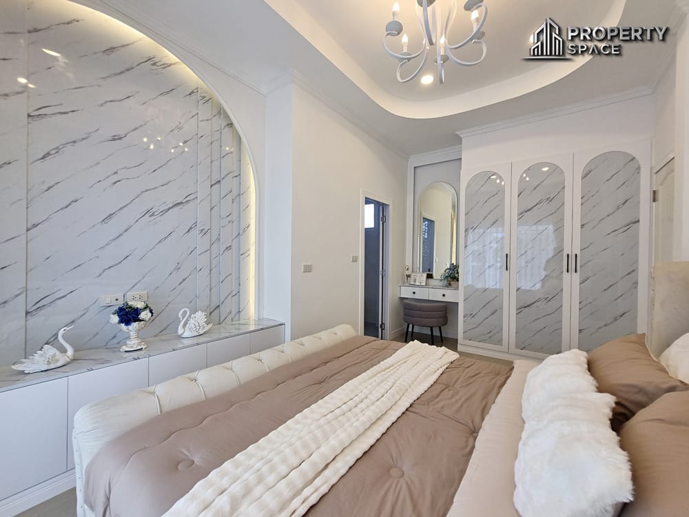 Brand New 3 Bedroom Pool Villa In East Pattaya Near Motorway No.7 For Sale Image 21