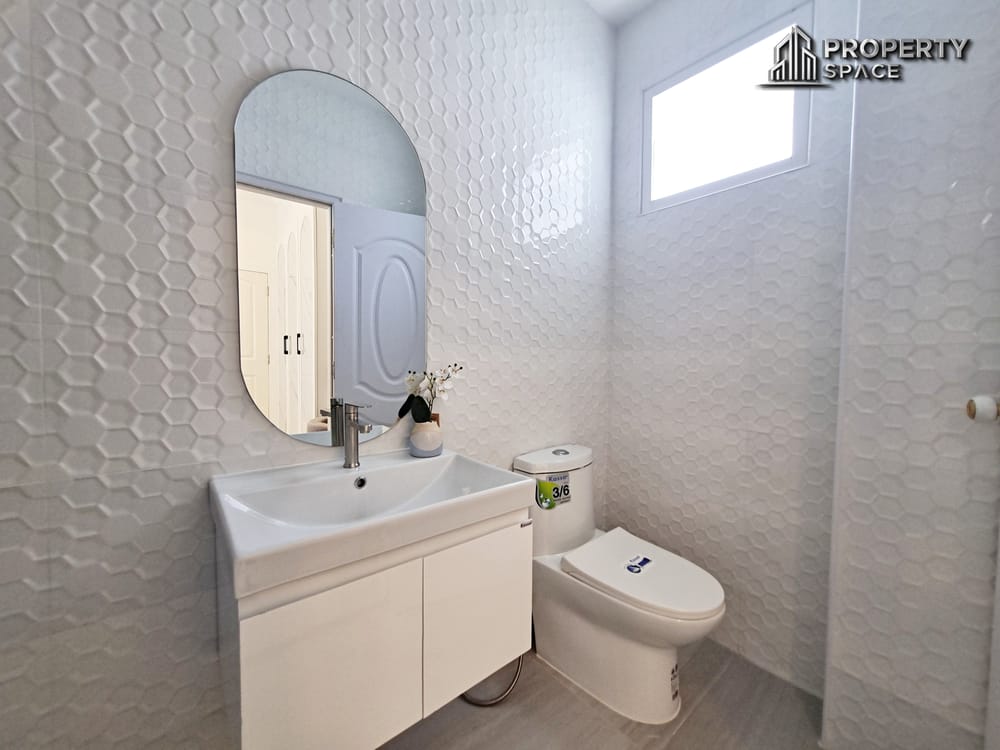 Brand New 3 Bedroom Pool Villa In East Pattaya Near Motorway No.7 For Sale Image 28