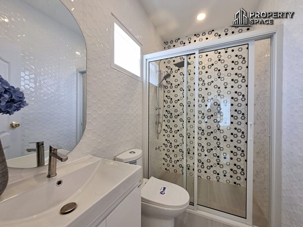 Brand New 3 Bedroom Pool Villa In East Pattaya Near Motorway No.7 For Sale Image 27