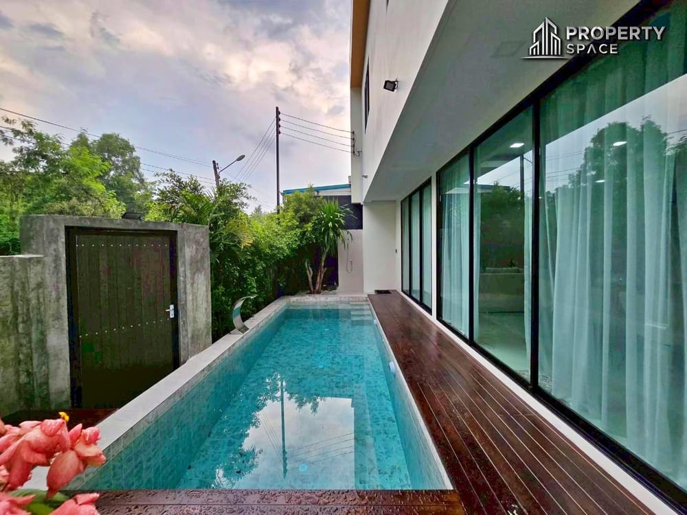 5 Bedroom 2 Storey Pool Villa in Huai Yai Pattaya For Sale Image 1