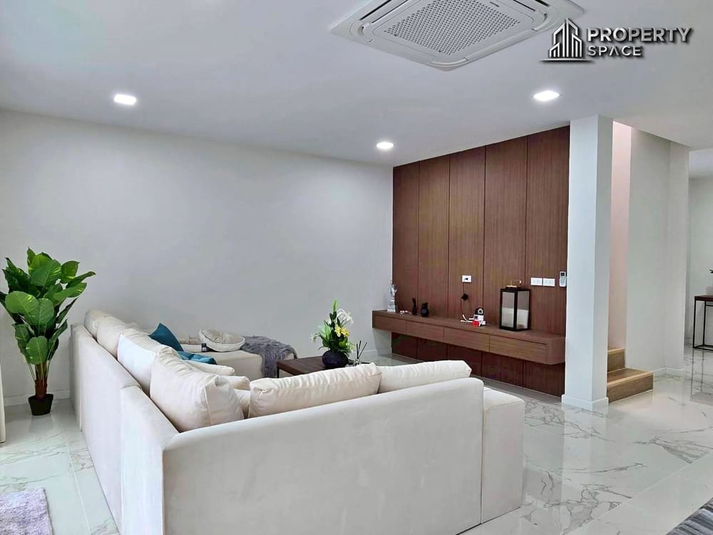 5 Bedroom 2 Storey Pool Villa in Huai Yai Pattaya For Sale Image 7
