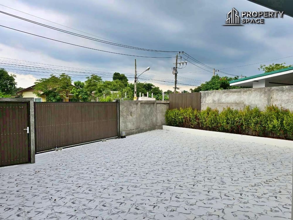 5 Bedroom 2 Storey Pool Villa in Huai Yai Pattaya For Sale Image 5