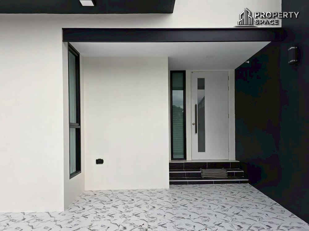 5 Bedroom 2 Storey Pool Villa in Huai Yai Pattaya For Sale Image 4