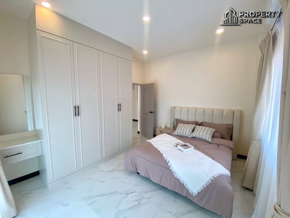 Modern 5 Bedroom Pool Villa In Chaiyaphruek 2, East Pattaya For Sale Image 19