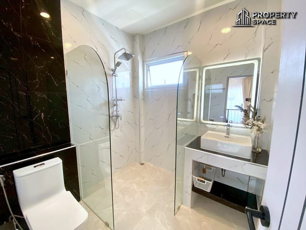 Modern 5 Bedroom Pool Villa In Chaiyaphruek 2, East Pattaya For Sale Image 18