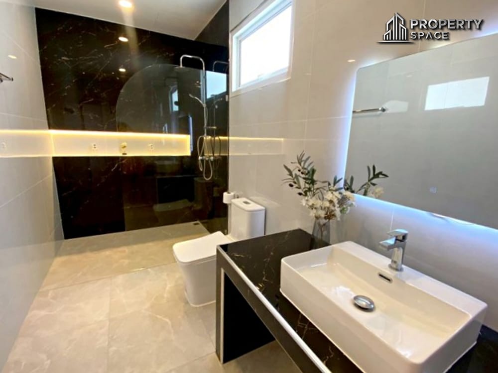Modern 5 Bedroom Pool Villa In Chaiyaphruek 2, East Pattaya For Sale Image 15