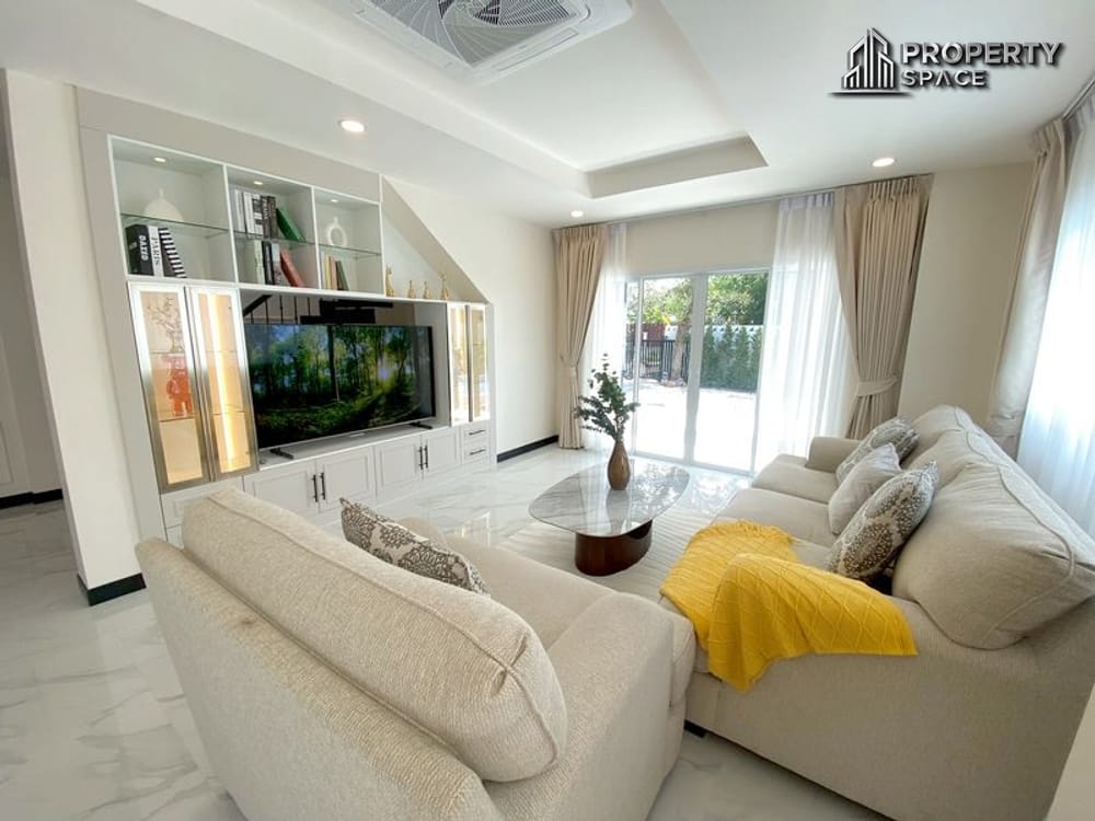 Modern 5 Bedroom Pool Villa In Chaiyaphruek 2, East Pattaya For Sale Image 6