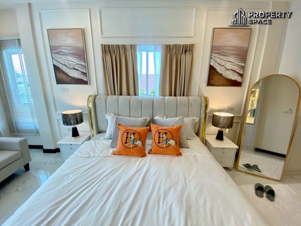 Modern 5 Bedroom Pool Villa In Chaiyaphruek 2, East Pattaya For Sale Image 17