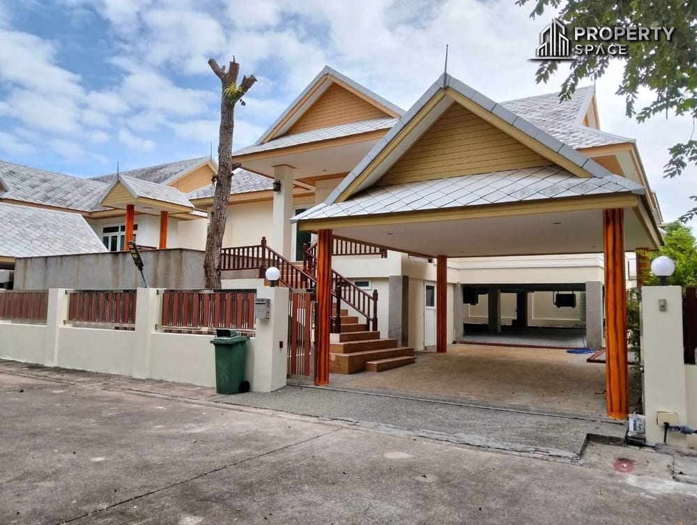 Modern Thai Style 3-Bedroom House in East Pattaya For Rent Image 1