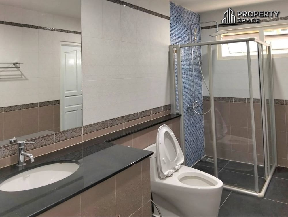 Modern Thai Style 3-Bedroom House in East Pattaya For Rent Image 14