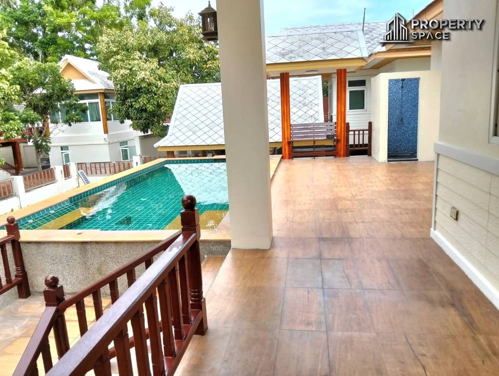 Modern Thai Style 3-Bedroom House in East Pattaya For Rent Image 4