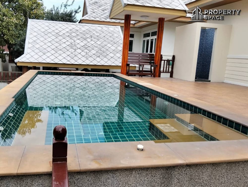 Modern Thai Style 3-Bedroom House in East Pattaya For Rent Image 3