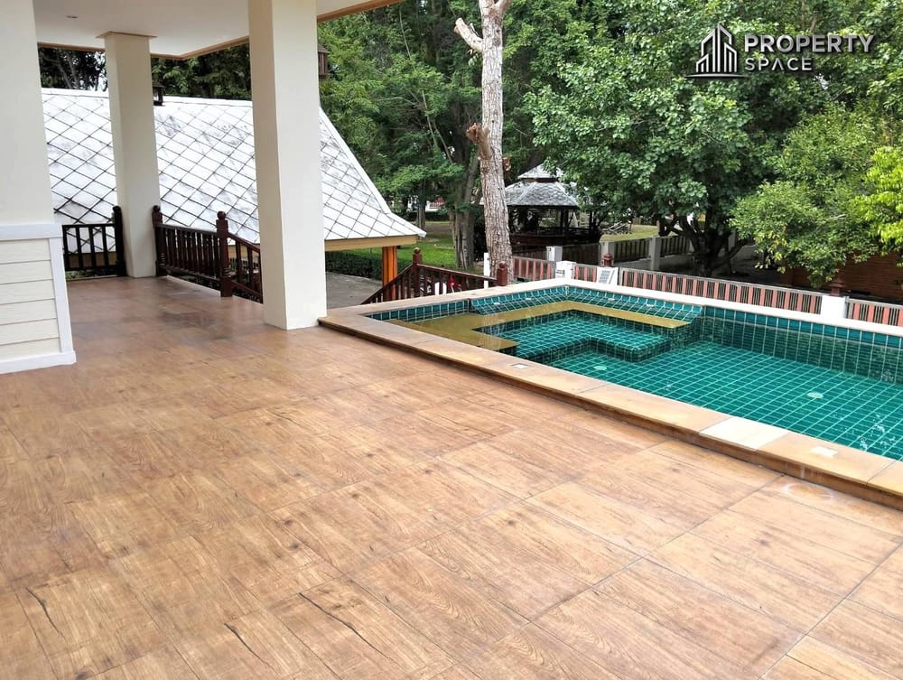 Modern Thai Style 3-Bedroom House in East Pattaya For Rent Image 6