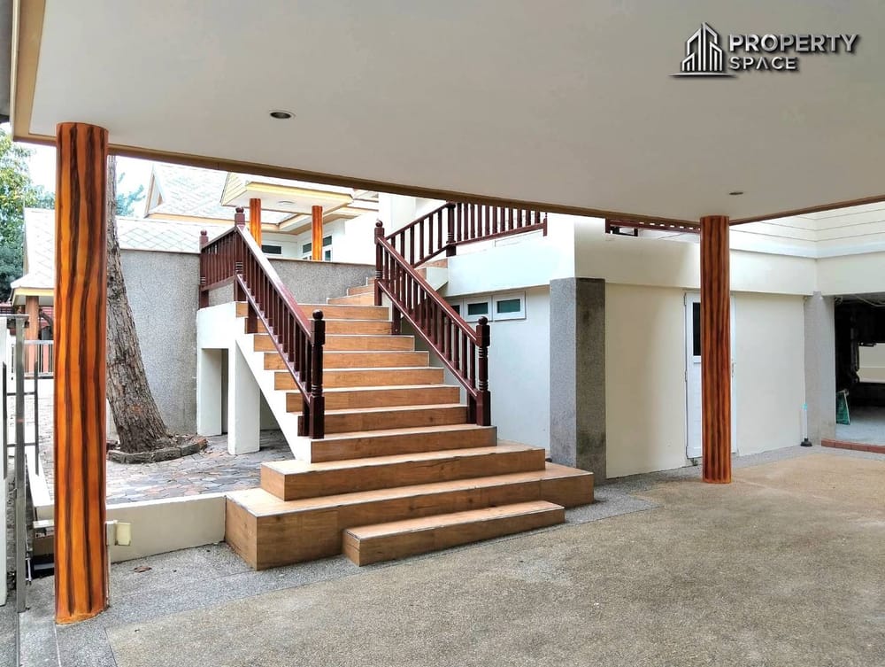 Modern Thai Style 3-Bedroom House in East Pattaya For Rent Image 18