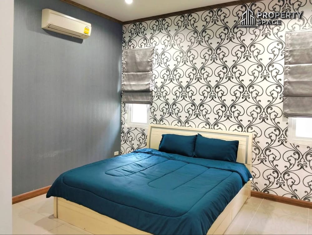 Modern Thai Style 3-Bedroom House in East Pattaya For Rent Image 16