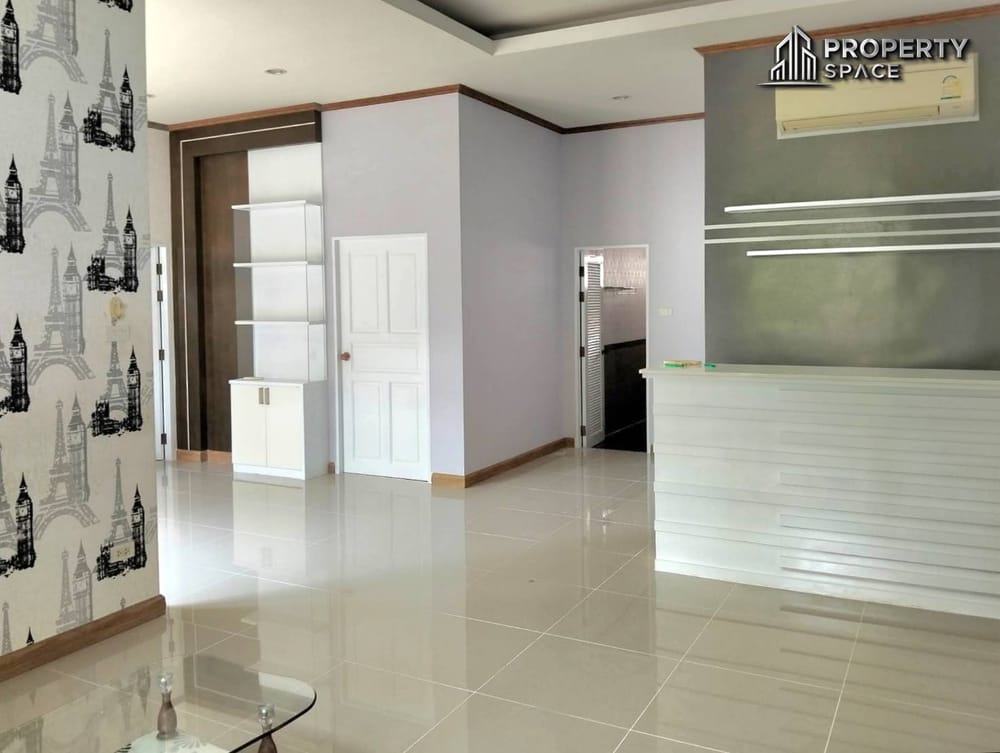Modern Thai Style 3-Bedroom House in East Pattaya For Rent Image 9