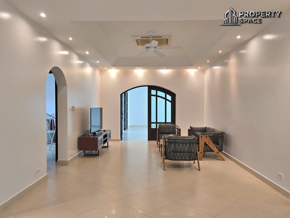 Tropical 4-Bedroom Pool Villa In East Pattaya For Sale And Rent  Image 19