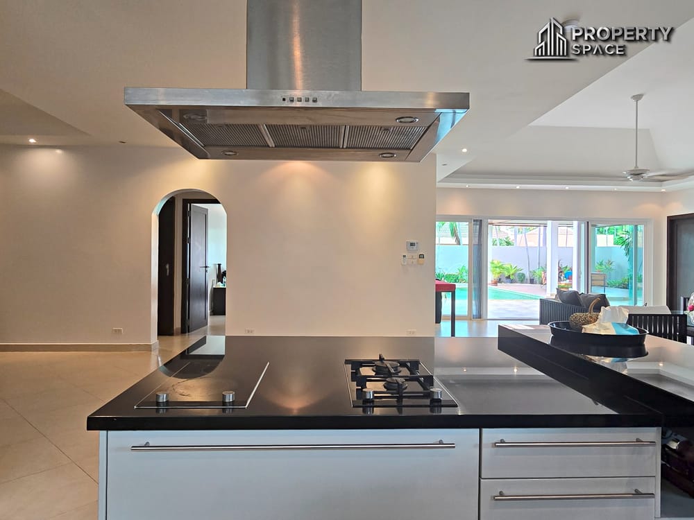 Tropical 4-Bedroom Pool Villa In East Pattaya For Sale And Rent  Image 17