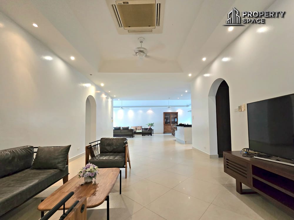 Tropical 4-Bedroom Pool Villa In East Pattaya For Sale And Rent  Image 20