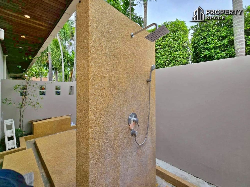 Tropical 4-Bedroom Pool Villa In East Pattaya For Sale And Rent  Image 28