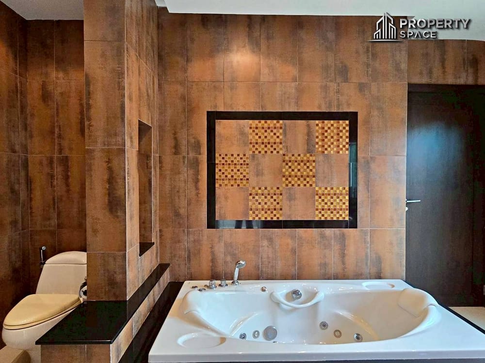 Tropical 4-Bedroom Pool Villa In East Pattaya For Sale And Rent  Image 27