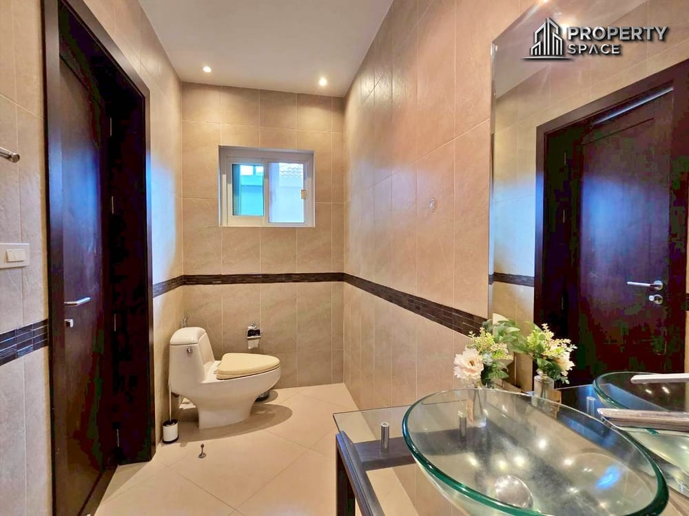 Tropical 4-Bedroom Pool Villa In East Pattaya For Sale And Rent  Image 40