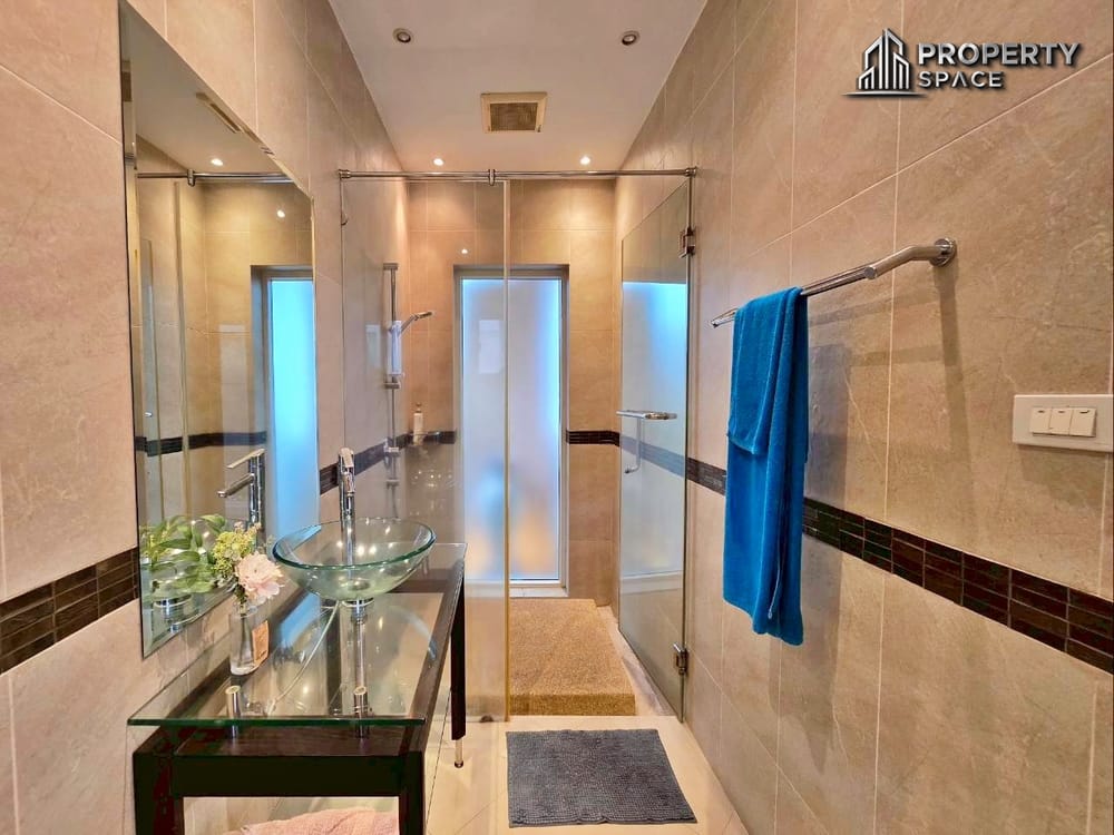 Tropical 4-Bedroom Pool Villa In East Pattaya For Sale And Rent  Image 41