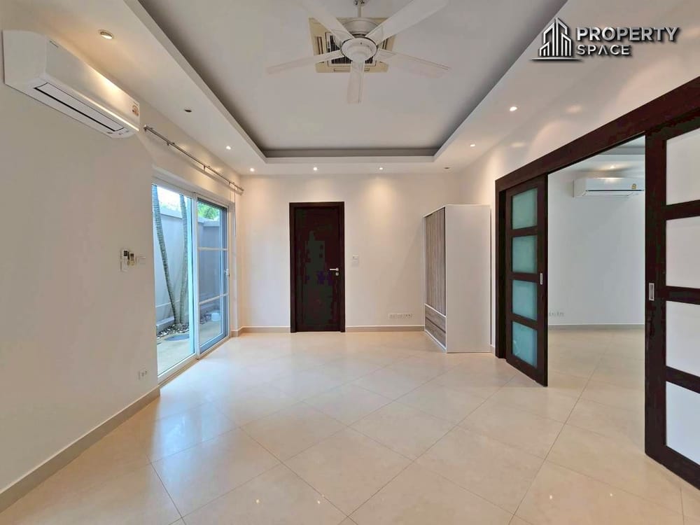 Tropical 4-Bedroom Pool Villa In East Pattaya For Sale And Rent  Image 39