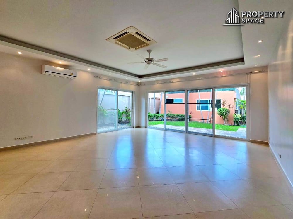 Tropical 4-Bedroom Pool Villa In East Pattaya For Sale And Rent  Image 37