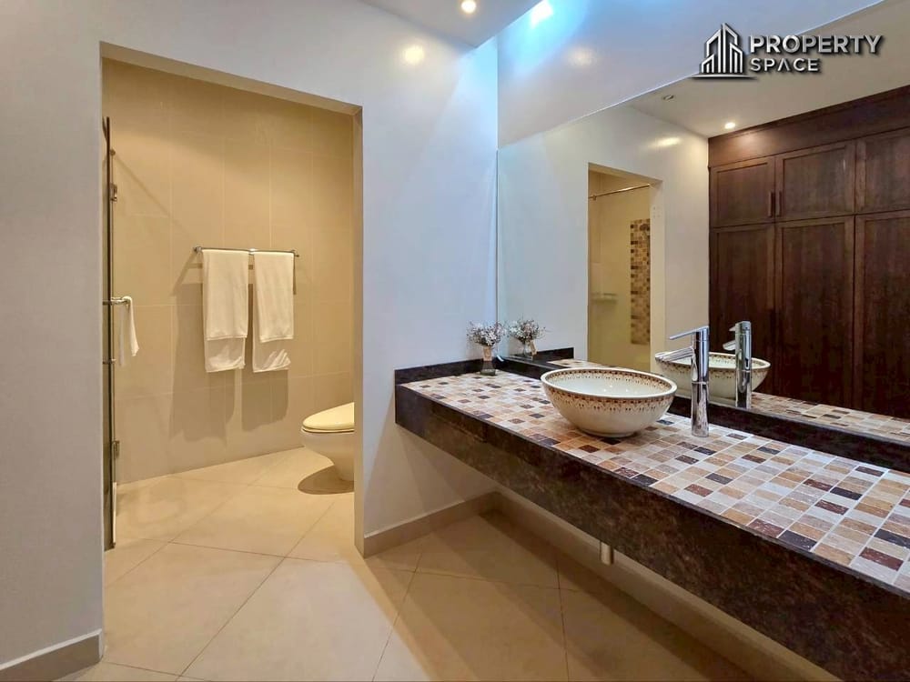 Tropical 4-Bedroom Pool Villa In East Pattaya For Sale And Rent  Image 46