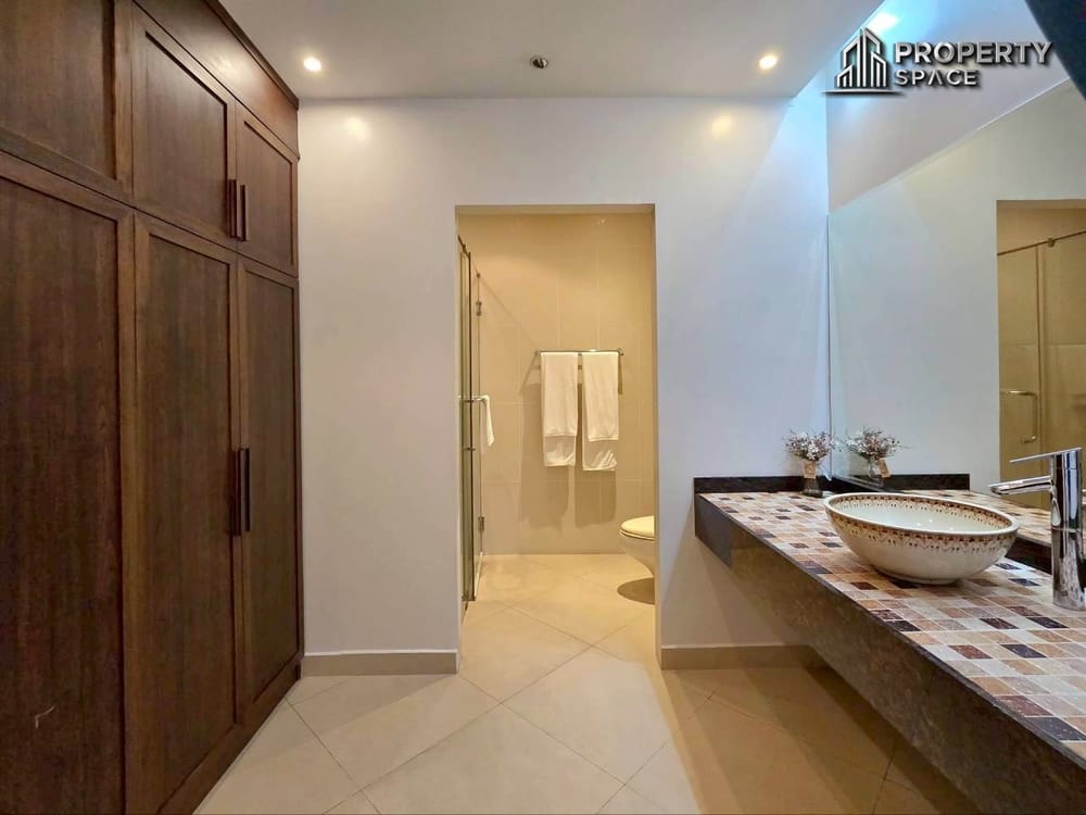 Tropical 4-Bedroom Pool Villa In East Pattaya For Sale And Rent  Image 47