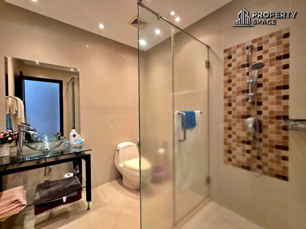 Tropical 4-Bedroom Pool Villa In East Pattaya For Sale And Rent  Image 31