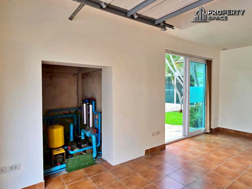 Tropical 4-Bedroom Pool Villa In East Pattaya For Sale And Rent  Image 50