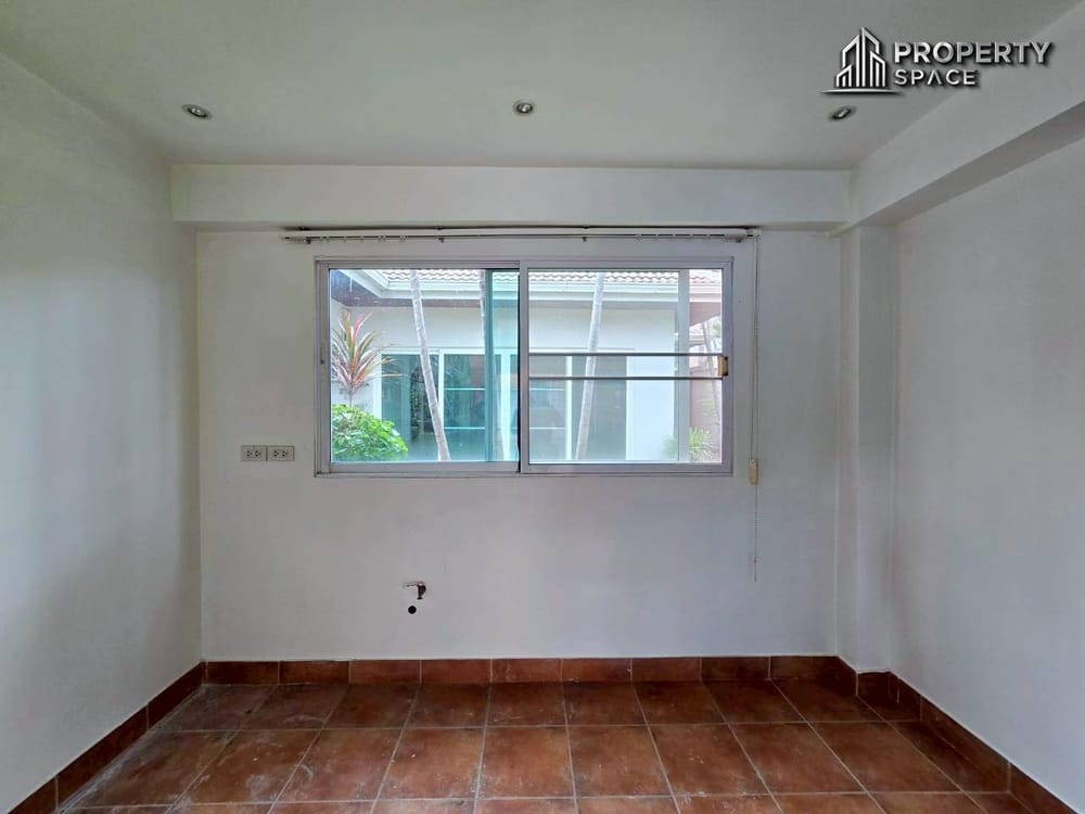 Tropical 4-Bedroom Pool Villa In East Pattaya For Sale And Rent  Image 51