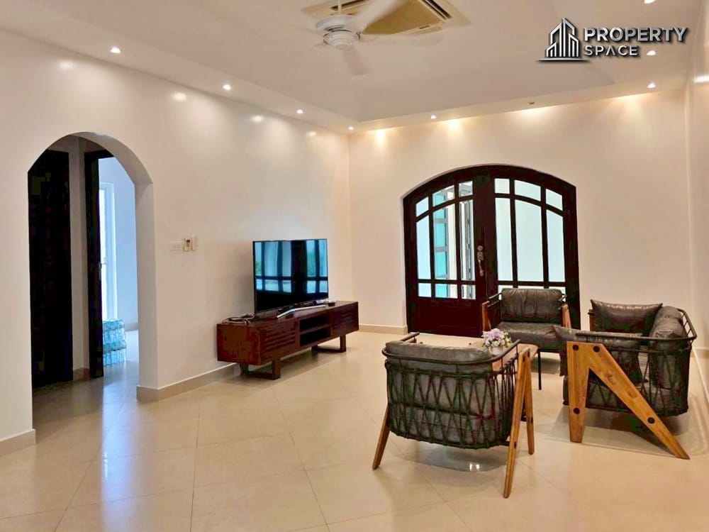 Tropical 4-Bedroom Pool Villa In East Pattaya For Sale And Rent  Image 32