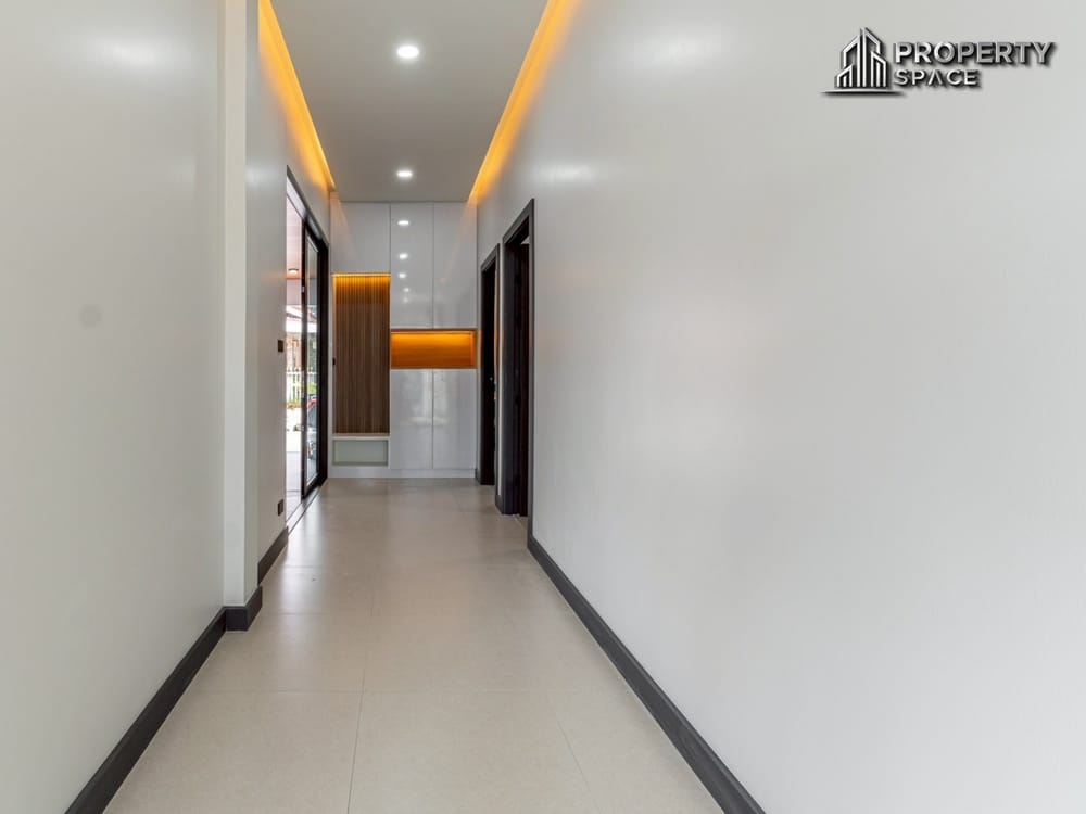 Modern Luxury 3 Bedroom Pool Villa In Heart of Central Pattaya For Sale Image 11