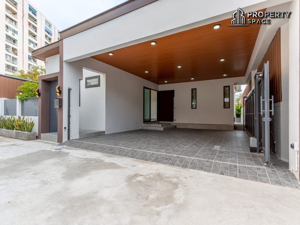 Modern Luxury 3 Bedroom Pool Villa In Heart of Central Pattaya For Sale Image 3