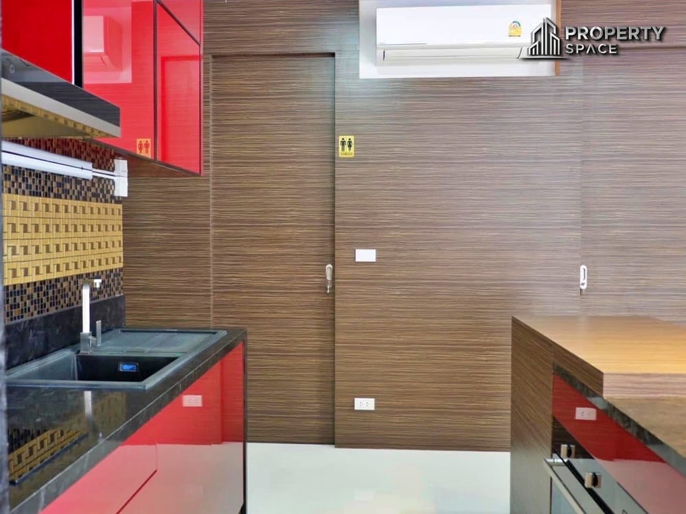 4-Bedroom Luxury Pool Villa In East Pattaya For Sale and Rent Image 8