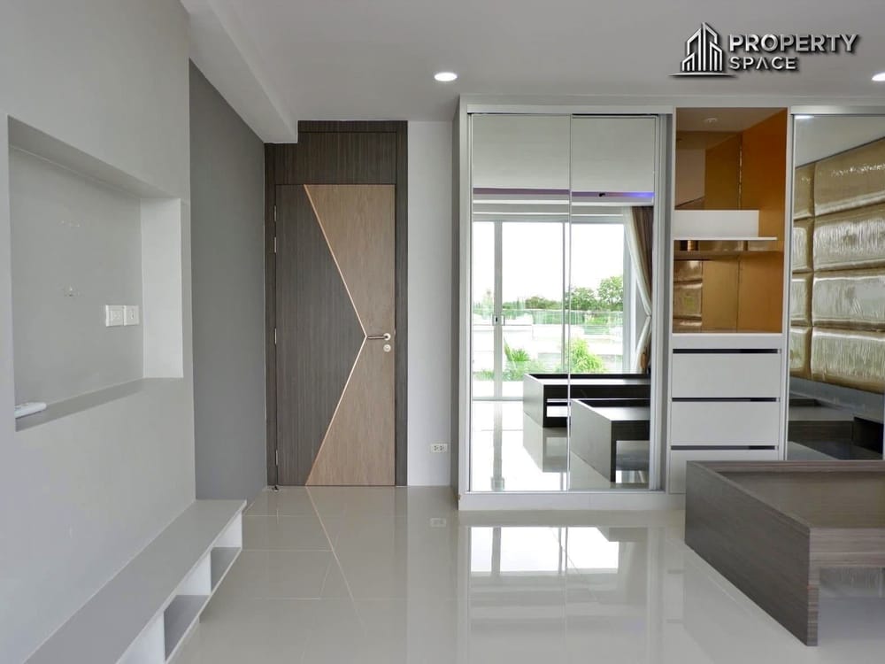 4-Bedroom Luxury Pool Villa In East Pattaya For Sale and Rent Image 12