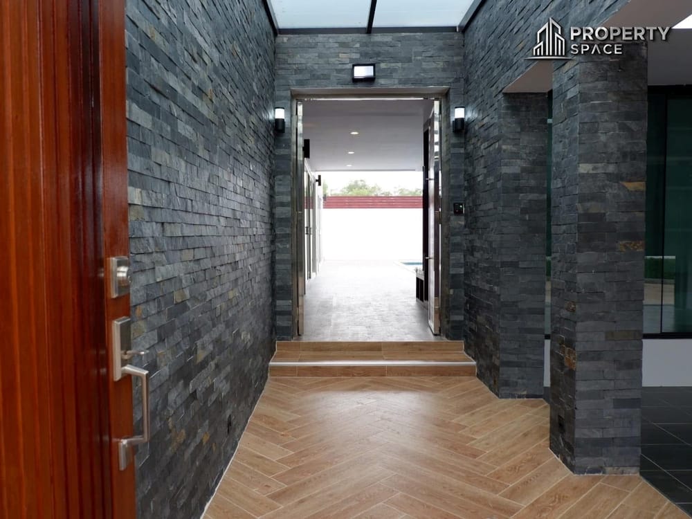4-Bedroom Luxury Pool Villa In East Pattaya For Sale and Rent Image 6