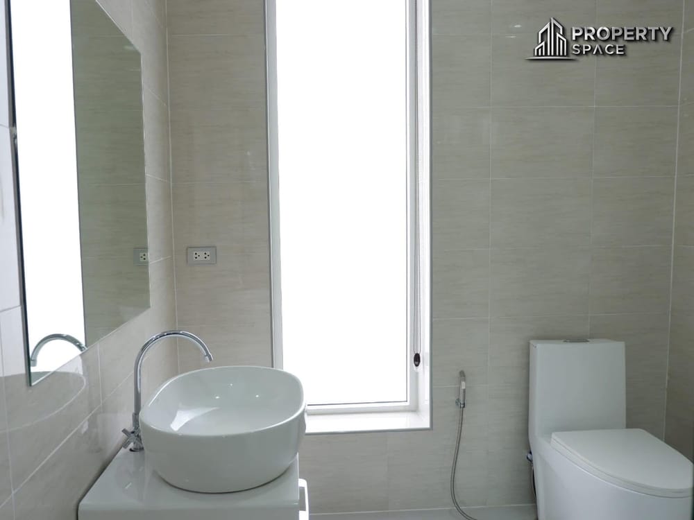 4-Bedroom Luxury Pool Villa In East Pattaya For Sale and Rent Image 10