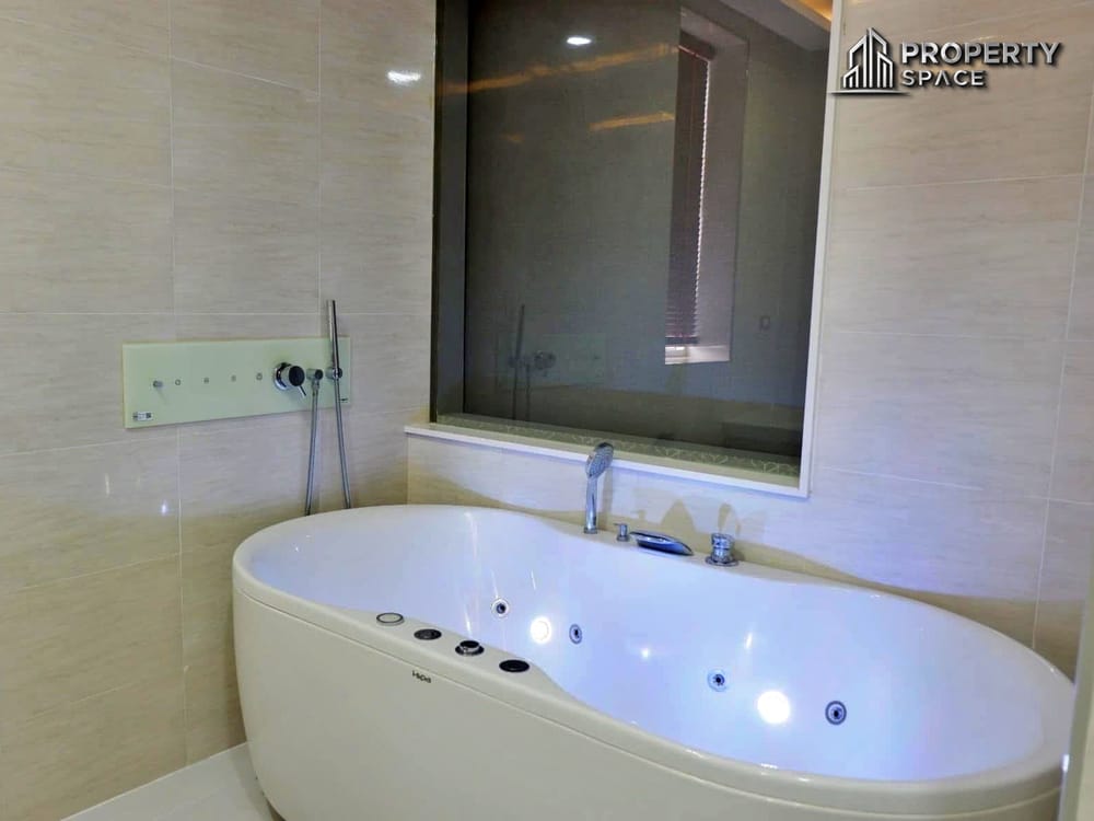 4-Bedroom Luxury Pool Villa In East Pattaya For Sale and Rent Image 13